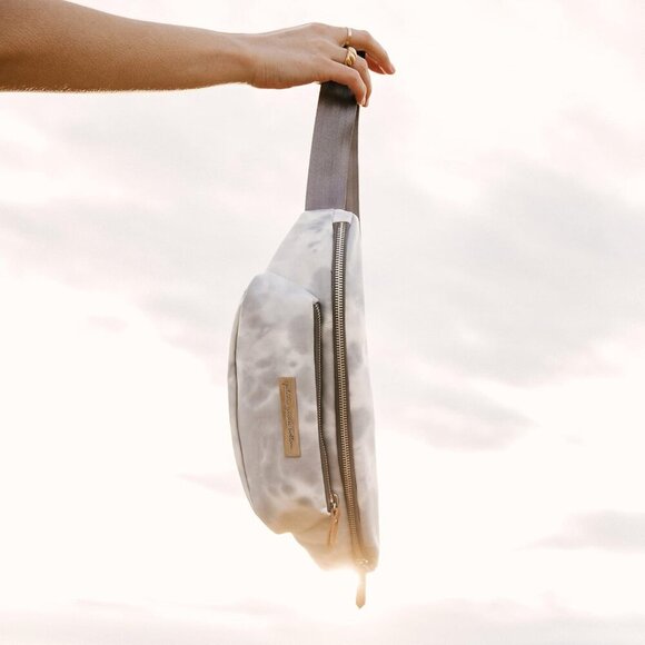 All Around Belt Bag - Everywhere Belt Bag for Parents - Better Than a Fanny Pack - Picture 6 of 8